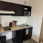 Moderne Et Equipe Apartment