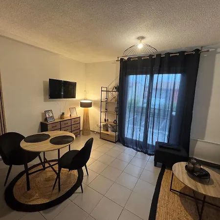 Moderne Et Equipe Apartment